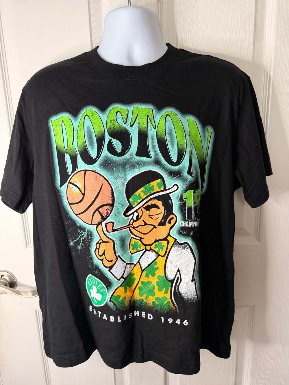 NBA Boston Celtics T-Shirt Size MD/M Black Graphic Tee